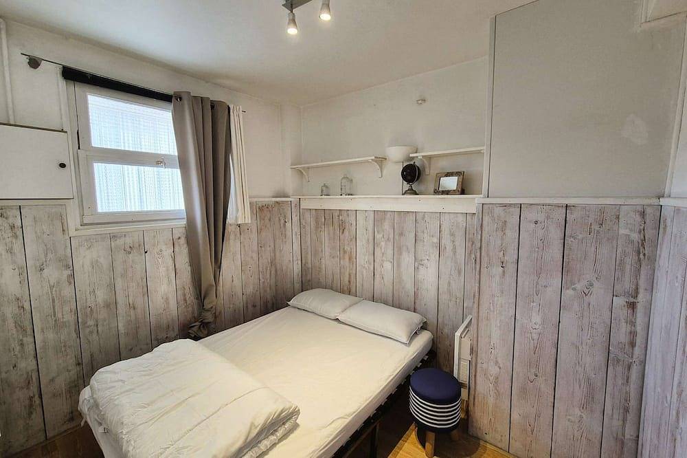 Hel lejlighed, Beautiful apartment T2 with sea view. Beaches, shops and restaurants on foot. in Le Brusc, Six-Fours-les-Plages