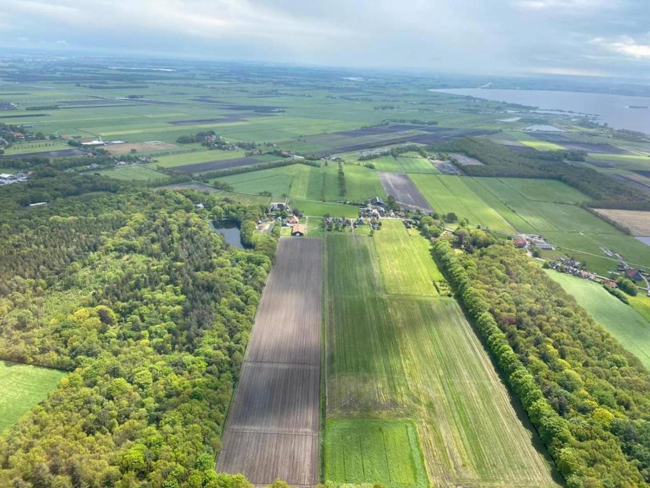 Luxuriöses Ferienhaus umgeben von Wasser und Wald in Sint Nicolaasga, Ijsselmeer
