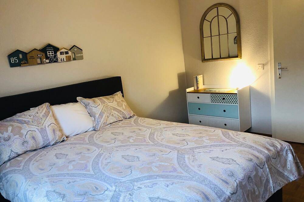 Appartement entier, !! Panoramic Lake views & close to all lakeside walk/bus next door !! in Clarens (Genève), Montreux
