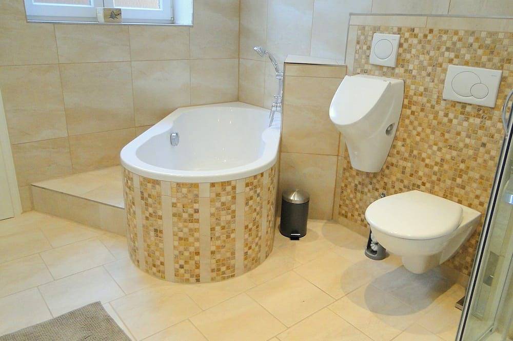 Ganze Wohnung, Moderne, helle 5-Sterne-Ferienwohnung \"Amanda\" mitten in der schönen Altstadt in Kappeln gelegen, ideal geeignet für Familien mit Kindern, anspruchsvolle Genießer oder Paare in Kappeln, Kappeln & Umgebung