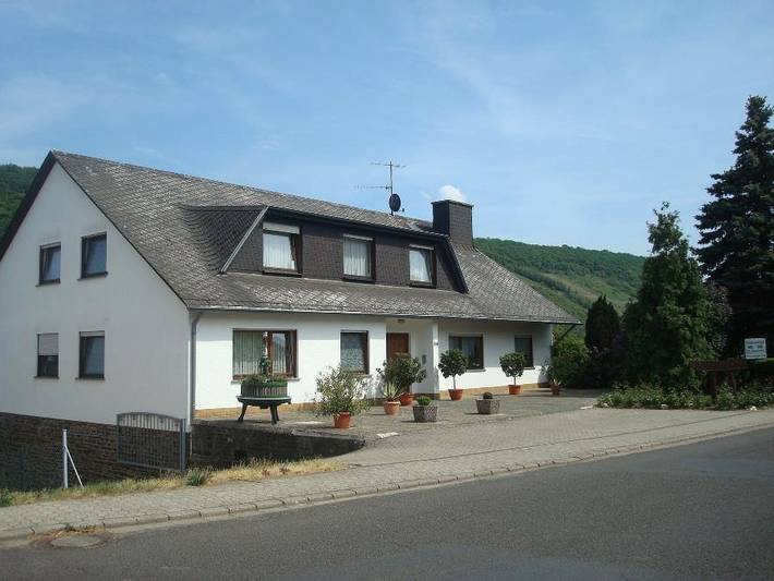 Ferienwohnung für 2 Personen, mit Balkon und Terrasse in Briedel