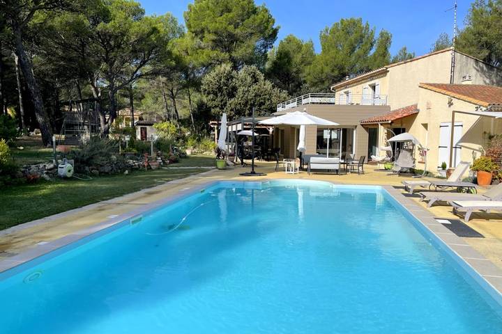 Location de vacances pour 8 personnes, avec piscine ainsi que jardin et terrasse, adapté aux familles à Lambesc - 2