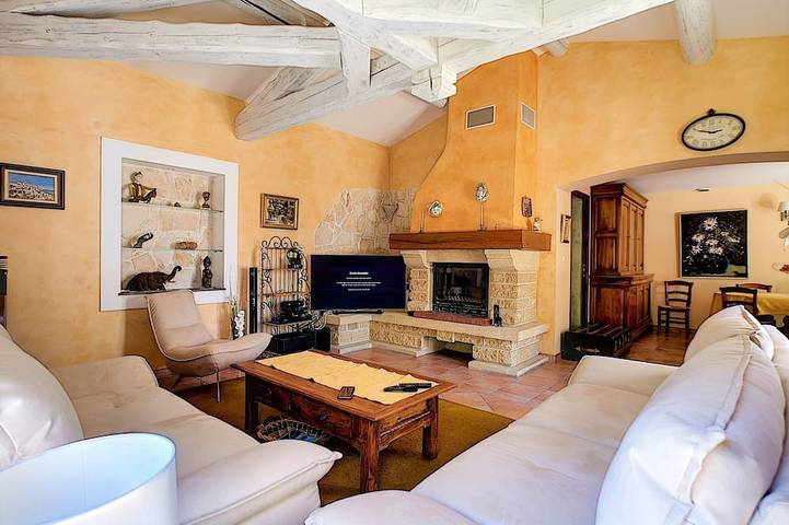 Location de vacances pour 6 personnes, avec jardin à Mollégès - 3