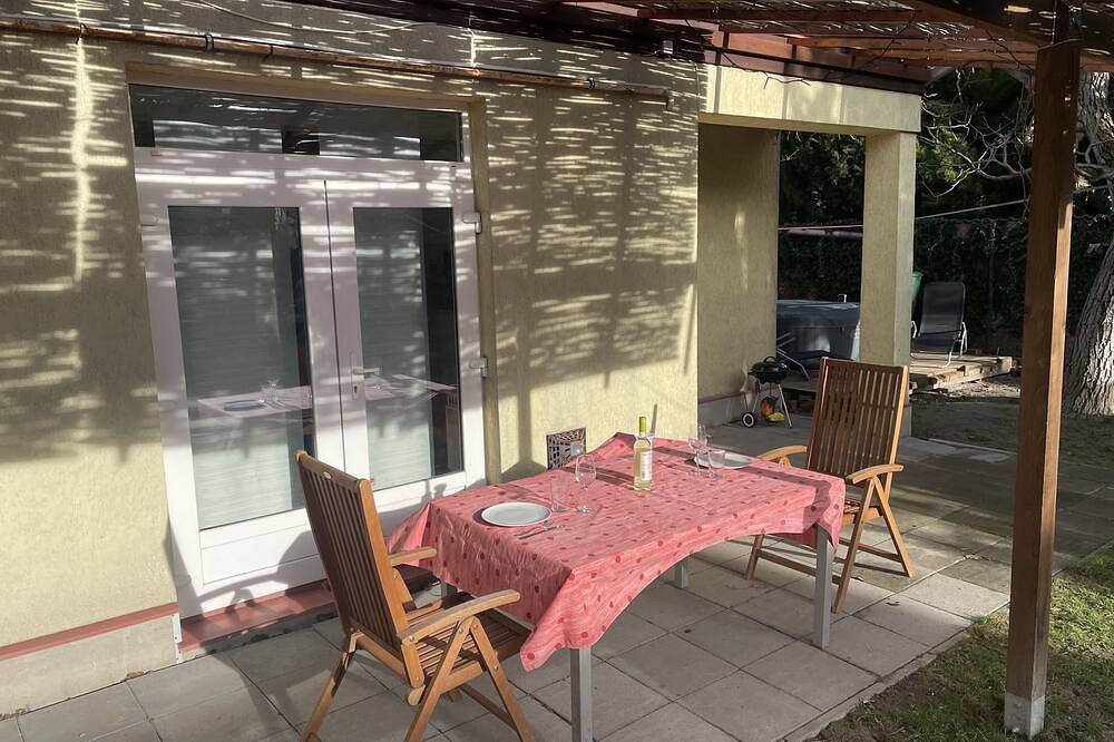 4 Guests: River & Garden Charm in Budapest, Mittelungarn