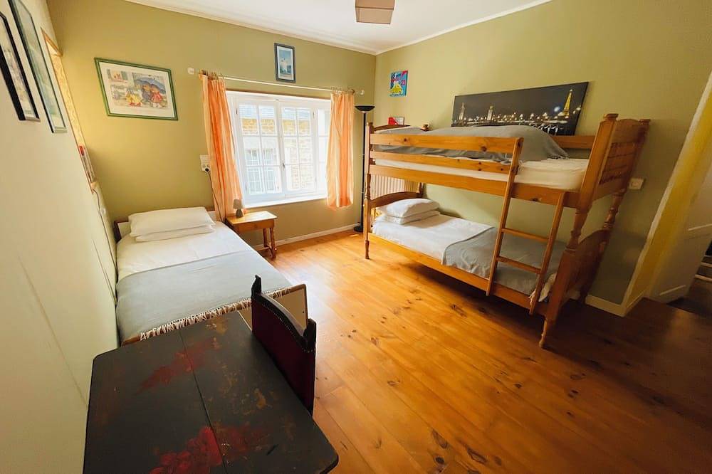 Le Gite De Cadran Solaire (3 Chambres, pour 8 personnes) in Campeaux, Région de Vire