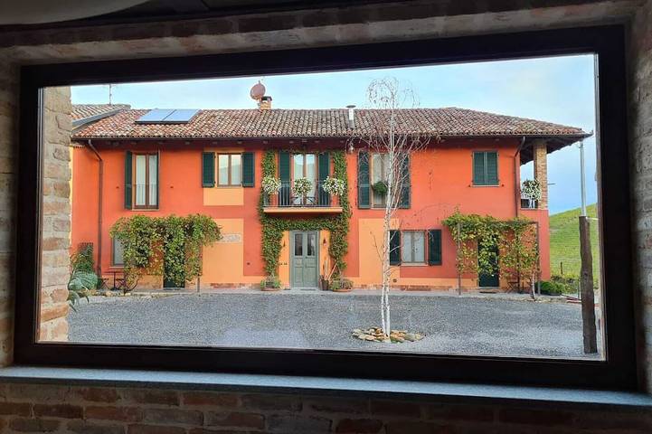 Maison de vacances pour 8 personnes, avec jardin et balcon à Neive