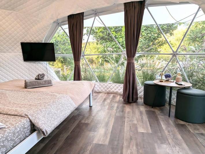 Camping für 3 Personen, mit Terrasse und Garten sowie Ausblick auf den Peloponnes
