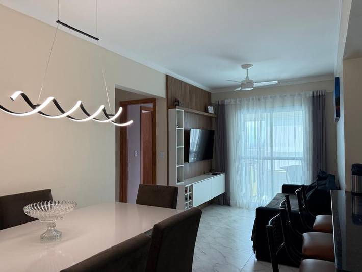 Casas e apartamentos de temporada para 8 pessoas, com vista e piscina e ainda jardim em Vila Mirim (Praia Grande)