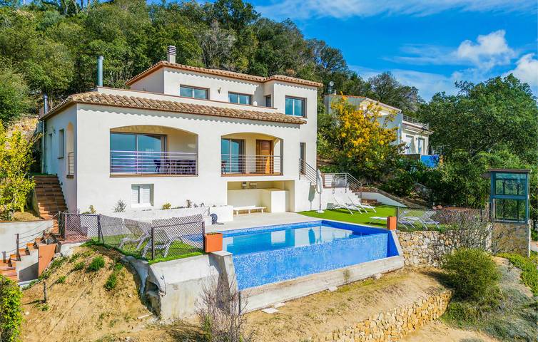 Ferienhaus für 8 Personen, mit Pool und Terrasse - 1