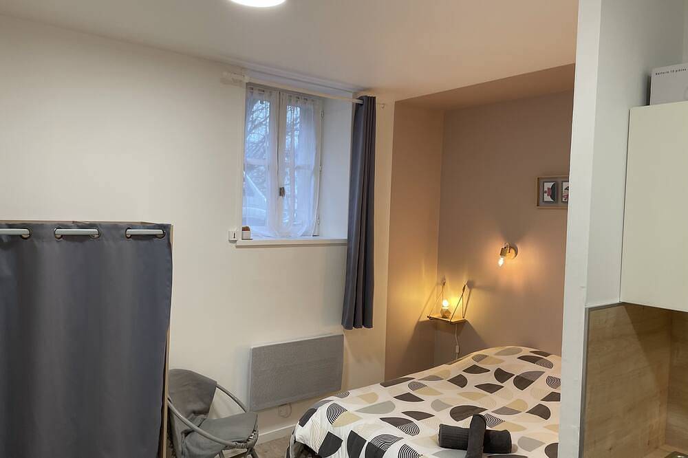 Appartement entier, Studio meublé tout confort au Rdc et proche des thermes (N°36) in Rochefort, Région de Rochefort