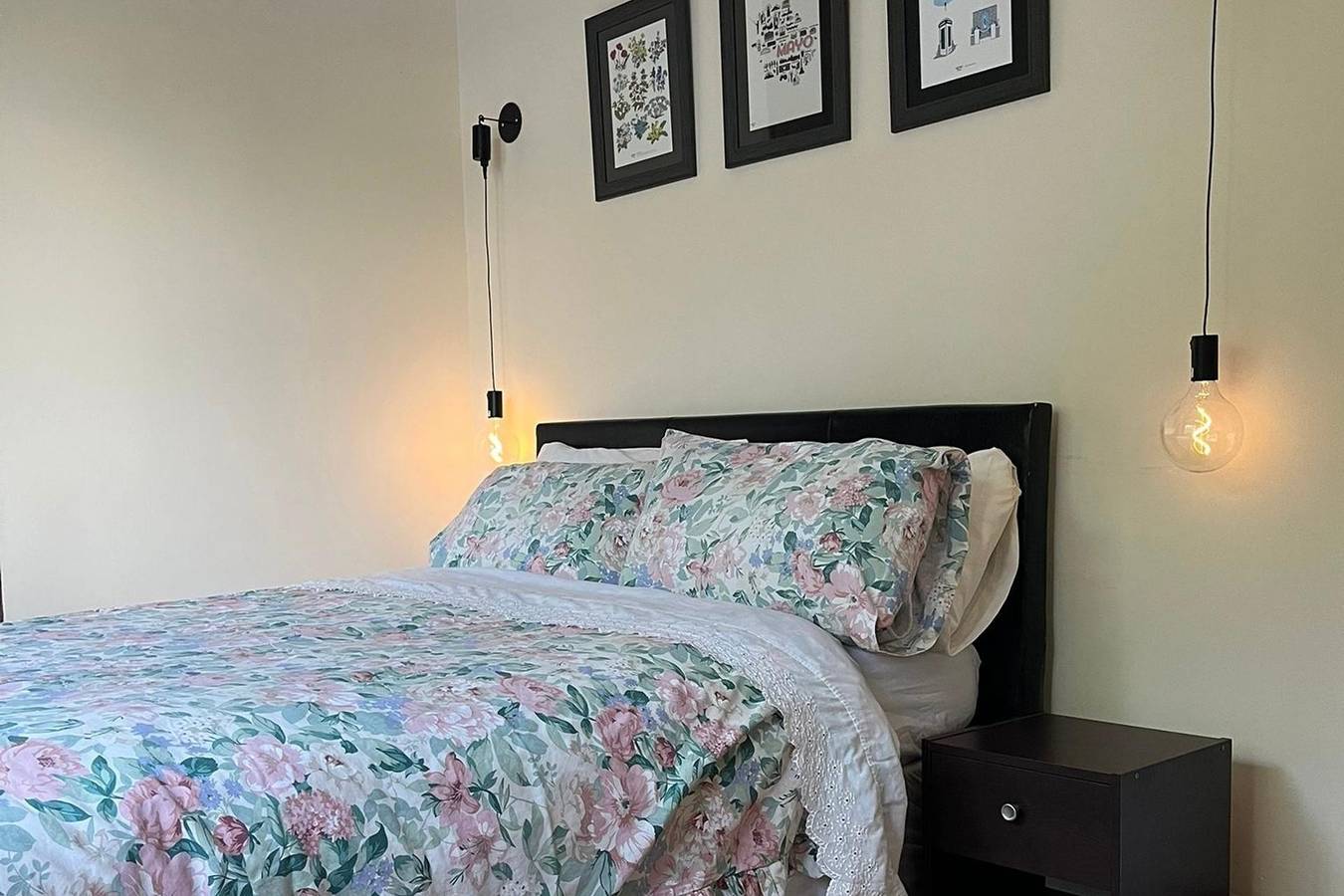 3 Bed Cottage - Sleeps 7 - Parking - Play Area in Claremorris=Swinford Municipal District, County Mayo