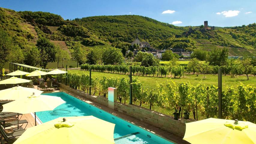 Hotel für 4 Personen, mit Balkon/Terrasse und Terrasse sowie Pool und Sauna an der Mosel - 2