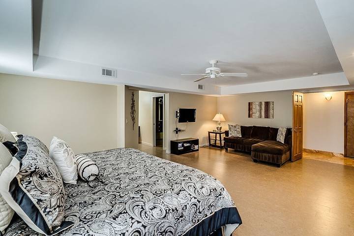 Vacation rental for 10 people, with yard and hot tub in Fountain Hills