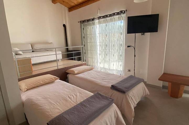 Country house 5 minutes from downtown with garden and private parking space in Sulmona, Majella National Park