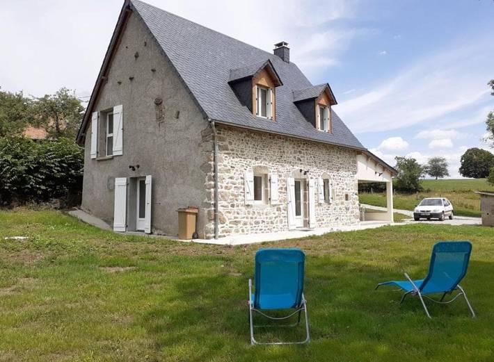Gîte pour 5 personnes, avec vue et jardin à Labessette