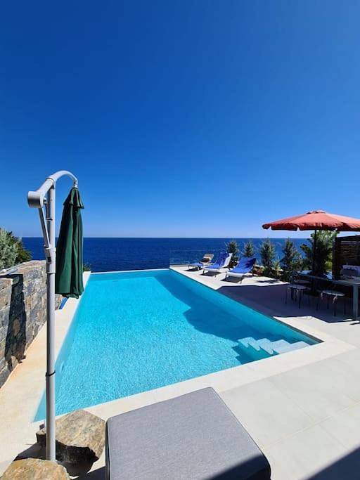 Villa für 4 Personen, mit Garten und Pool sowie Ausblick - 1