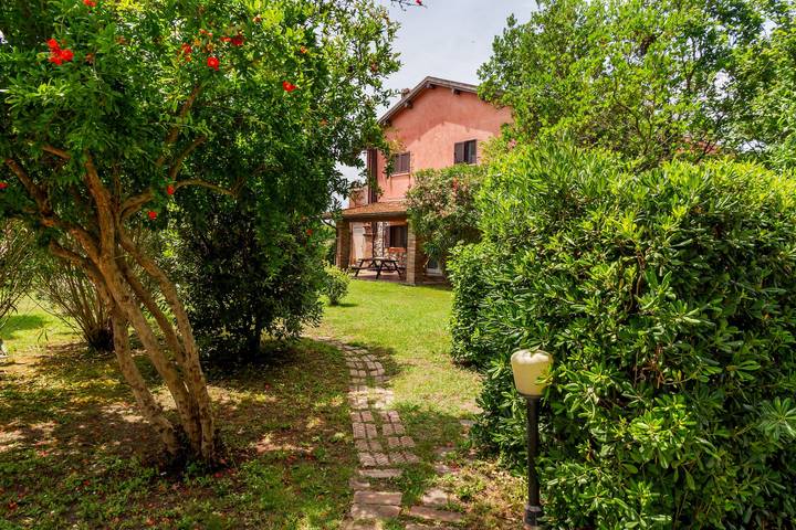 Geheel appartement, Appartement 'Aia' met privétuin, draadloos internet en airconditioning in Grosseto, Provincie Grosseto