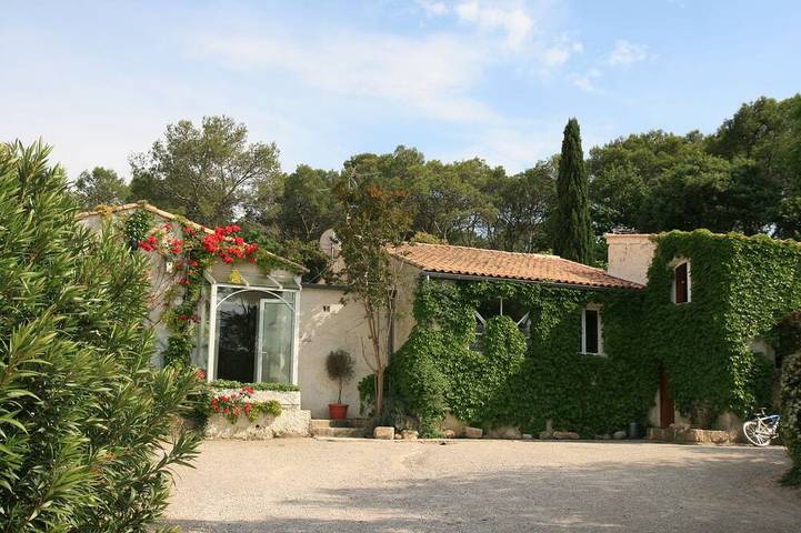 Gîte pour 5 personnes, avec jardin et piscine à Saint-Jean-de-Cornies