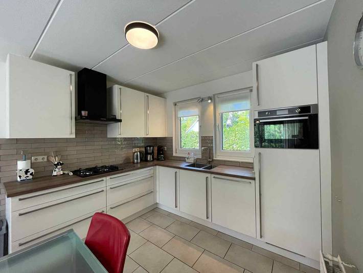 Komfortabler Ferienbungalow für 6 Personen in einem wunderschönen Familienpark mit Badeteich. in Sint Nicolaasga, Friesland