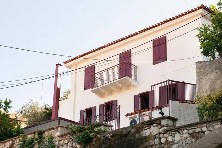 Ferienwohnung für 5 Personen, mit Ausblick und Garten in Nafplio