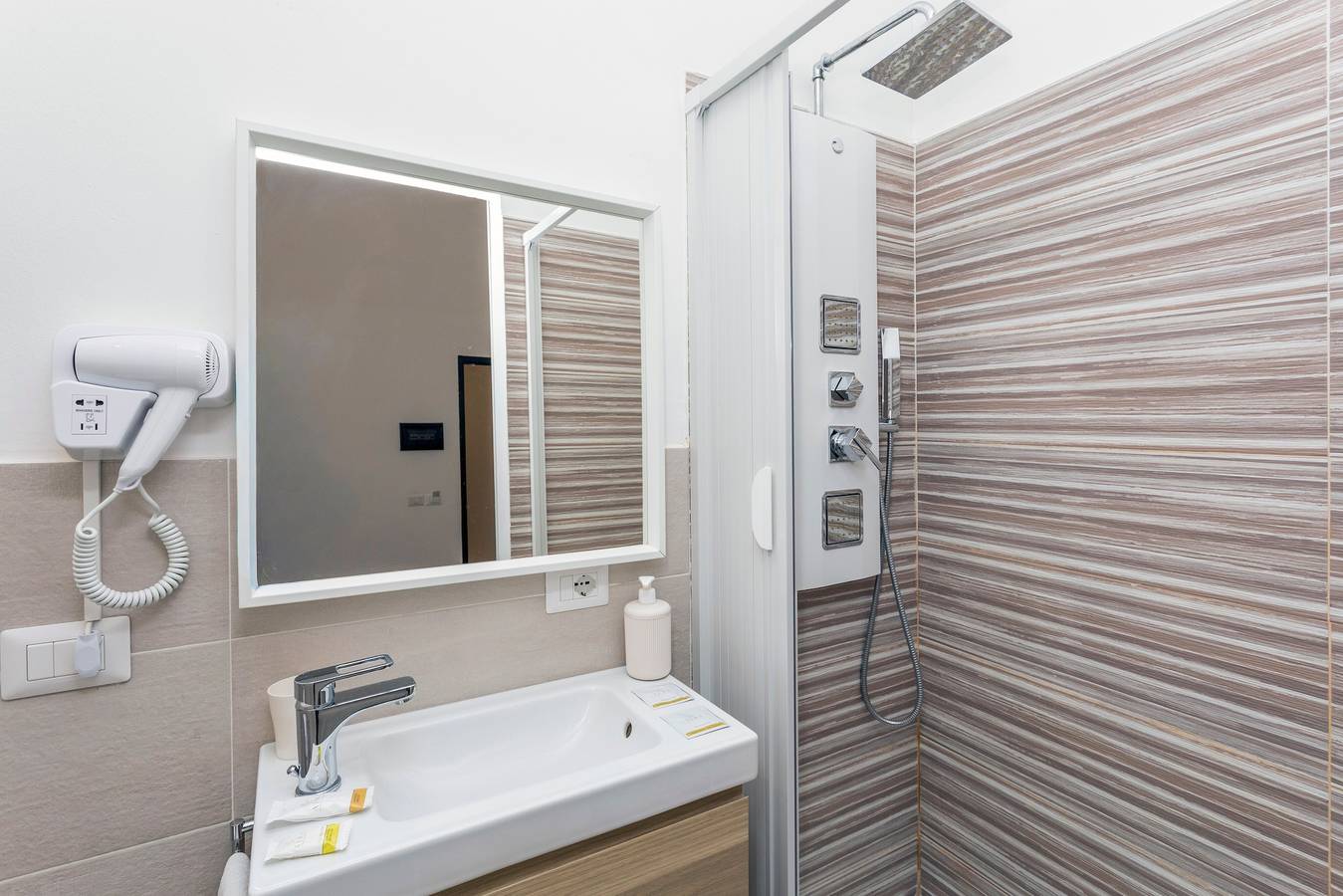 Appartement 'Clemente House Catania Elegante' met Balkon, Wi-Fi en Airconditioning, foto 8