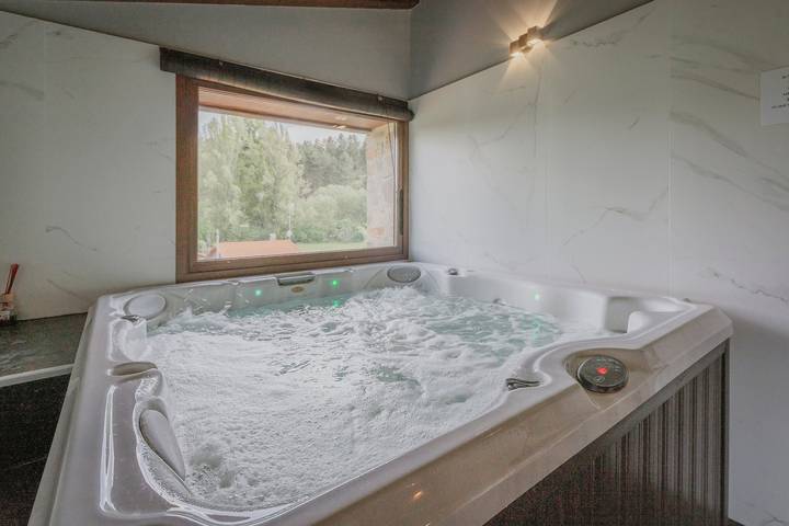 Chalet para 13 personas, con Jacuzzi además de Jardín y Piscina para niños en Soria - 2