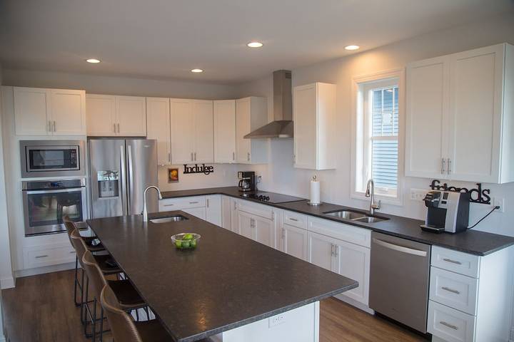 Vacation rental for 17 people, with balcony and hot tub in Dewey Beach