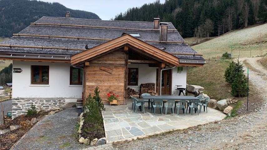 Gîte pour 15 personnes, avec terrasse dans Massif du Mont-Blanc