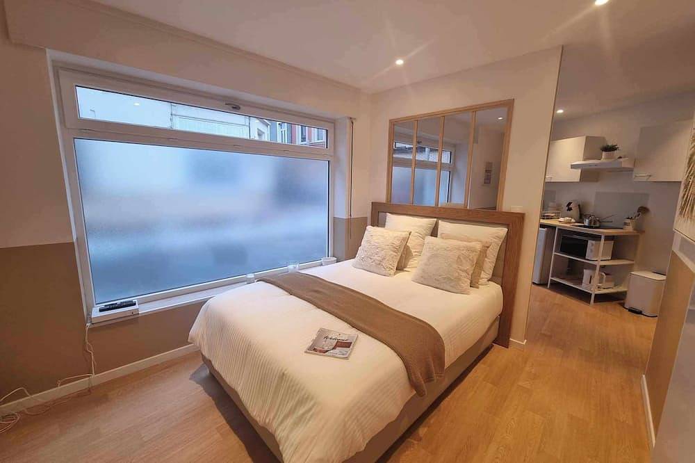 Ganze Wohnung, The White cosy, maxi studio in the city center, 1 km from the train station, tourism/business in Calais, Calais und Umgebung