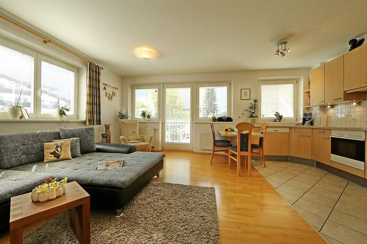 Ferienwohnung für 5 Personen, mit Balkon und Whirlpool sowie Pool und Sauna in Mayrhofen