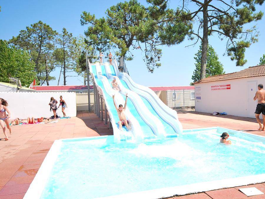 Flower Camping L’Escale du Perthuis - Mobilhome 4 personas - Mobile-Home Standard 26m² 2 dormitorios + terraza (lado tierra) in La Tranche-sur-Mer, Vandea