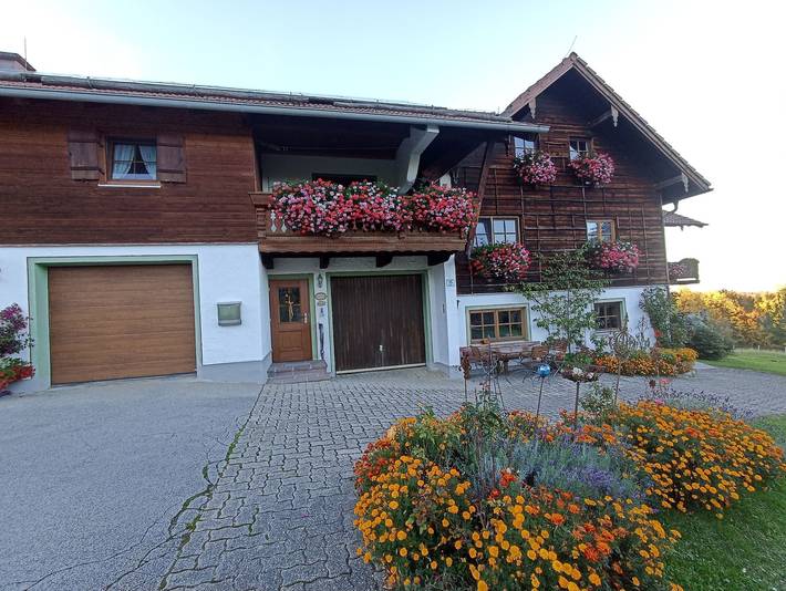 Appartement de vacances entier, Landhaus Kamml - Holiday flat Enzian 40sqm, bedroom, balcony, TV, 3 persons in Anger, Alpes bavaroises