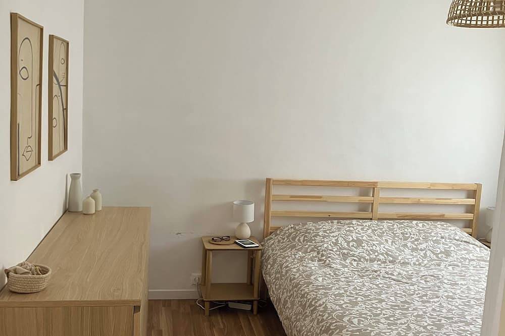 Entire apartment, 2 bedroom apartment close to Badalona Beach and the center of Barcelona in Santa Coloma de Gramenet, Barcelonès