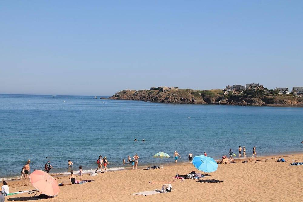 Villa Bord de mer à 100 Mètres de la Plage - 5 Chambres et 10 Couchages in Saint-Malo, Saint-Malo region