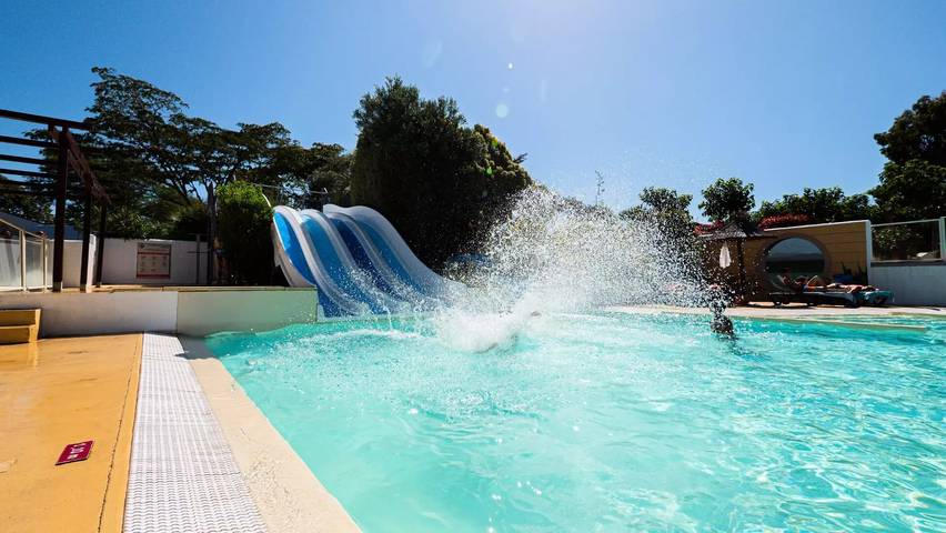 Camping für 8 Personen, mit Pool und Terrasse in Nouvelle-Aquitaine - 3