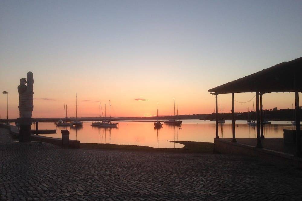 Alvor- Villa close to Beach & Lively Town. Walk to Beach, Cafes,Bars,Restaurants in Alvor, Faro District