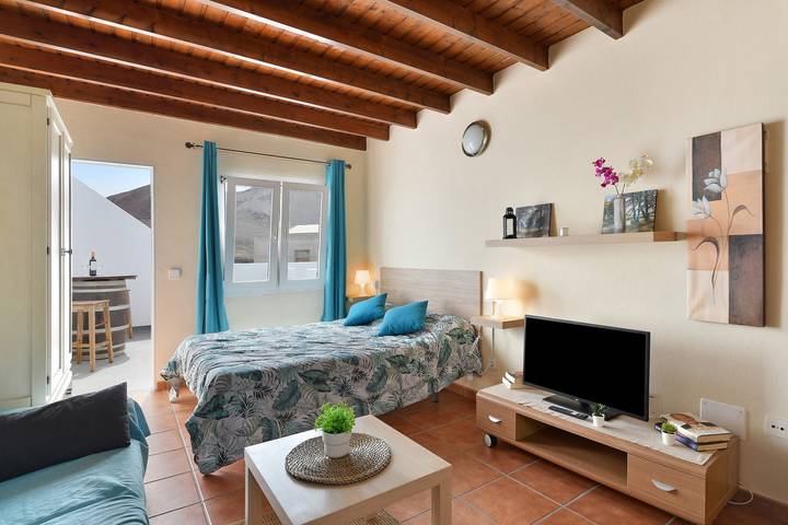 Entire apartment, Vacation Home "Viviendas El Pescador - Timón" with Sea View, Private Terrace & Wi-Fi in El Golfo, Yaiza