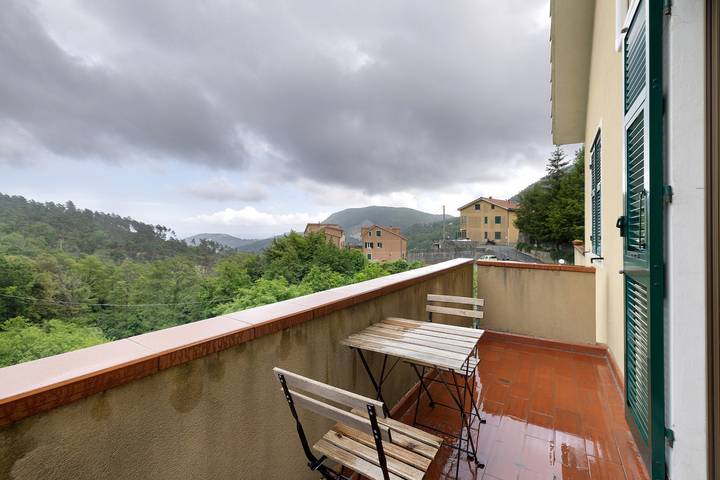 Appartamento intero, Appartamento 'Elena E Joerg 2' con vista sulle montagne, giardino in comune e Wi-Fi in Vezzi Portio, Riviera di Ponente