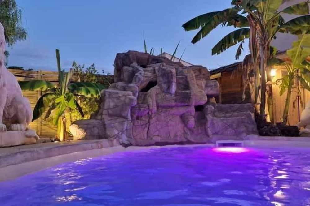 Beautiful air-conditioned villa with all comforts, private swimming pool with cascading rock,... in Elne, Côte d'Améthyste