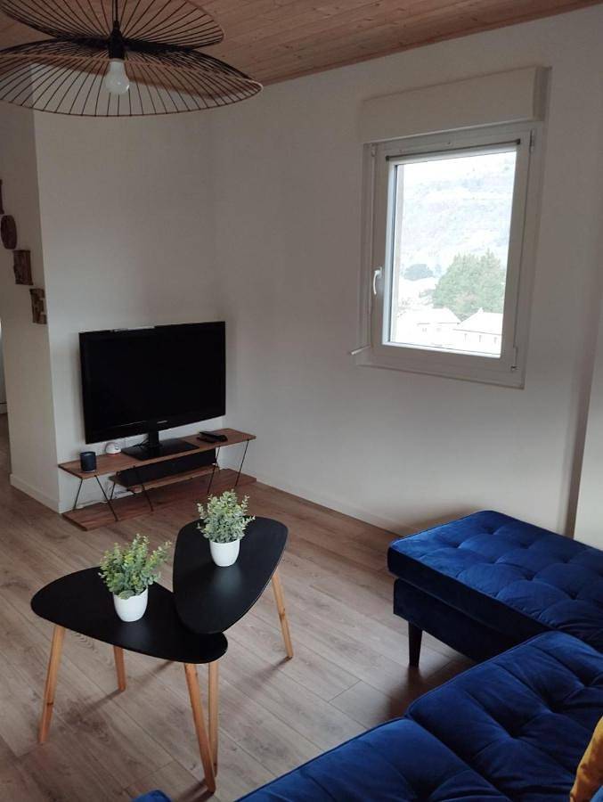 Location de vacances pour 8 personnes, avec vue et jardin, adapté aux familles à Le Cheylard - 2