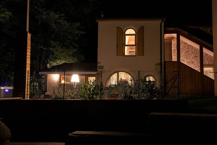 Location de vacances pour 6 personnes, avec jardin et vue à Bourg-Argental - 3