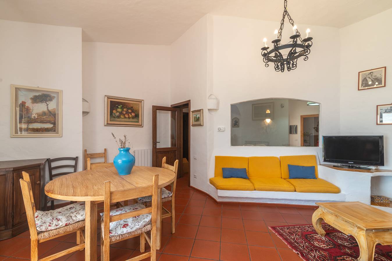 Villa 'Rosi Ruj' con vista mare, terrazza privata e Wi-Fi in Cannigione, Arzachena