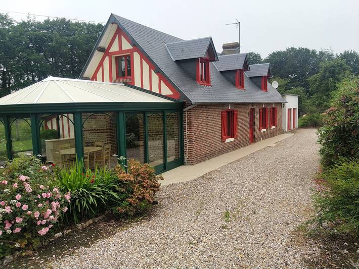 Gîte pour 6 personnes, avec jardin à Yébleron