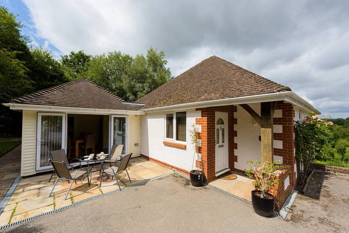 Apartment for 5 people, with Pool in East Sussex