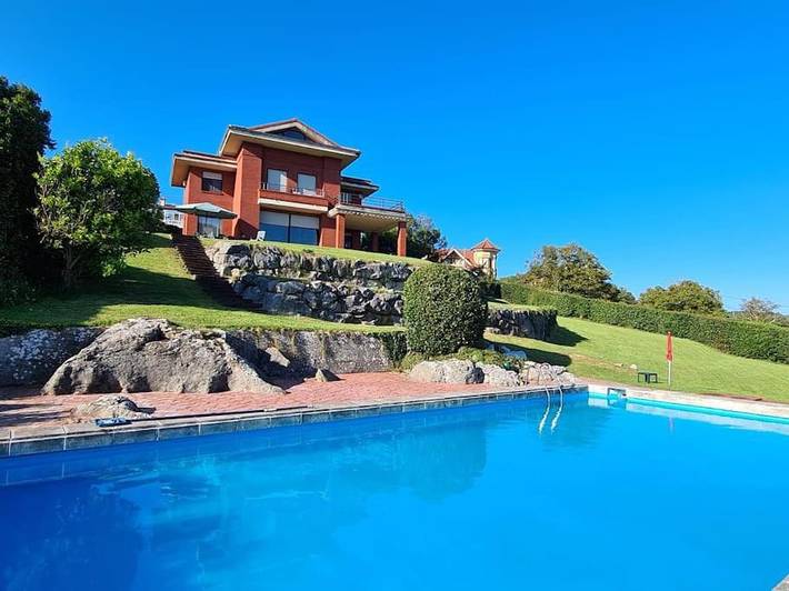 Casa rural para 7 personas, con vistas al lago y vistas además de piscina y jardín en Bareyo