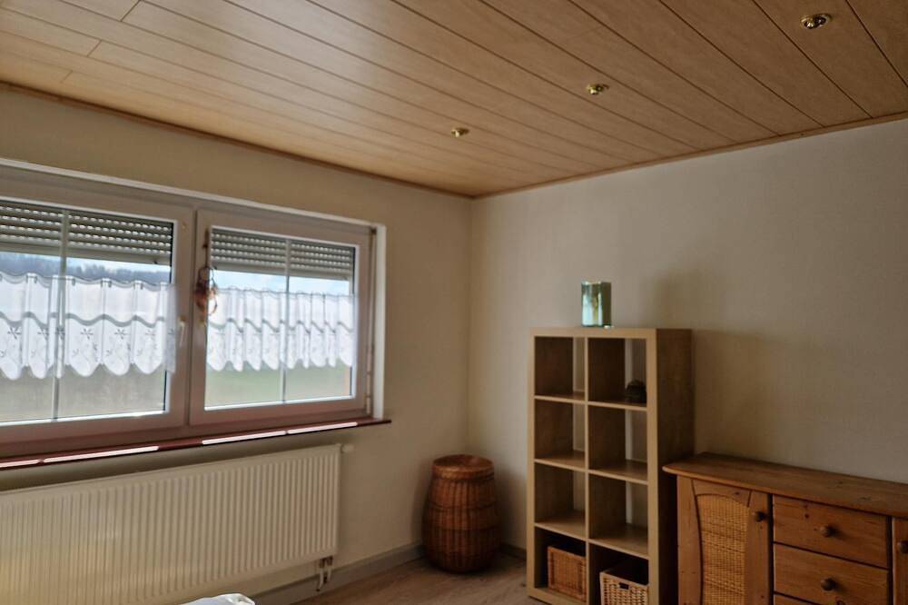 Ganze Wohnung, Gemütliche Ferienwohnung mit Wintergarten und tollem Ausblick in Weißenbrunn, Oberfranken
