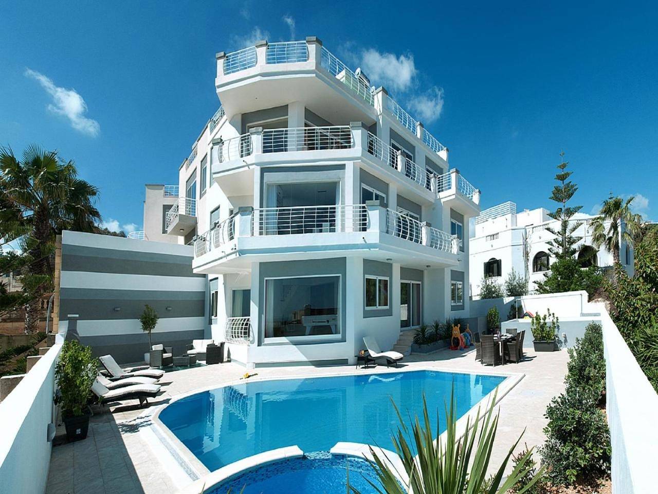 Villa belvedere in Swieqi, Malta