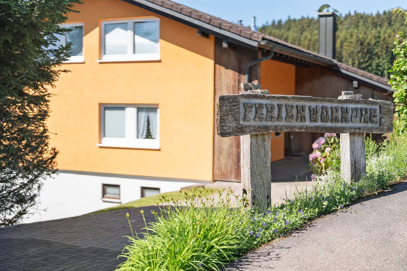 Ganze Wohnung, Ferienwohnung Tanne - gegenüber vom Ski-Lift mit eigener Terrasse, Garten und Blick ins Grüne in Schönwald, Südschwarzwald