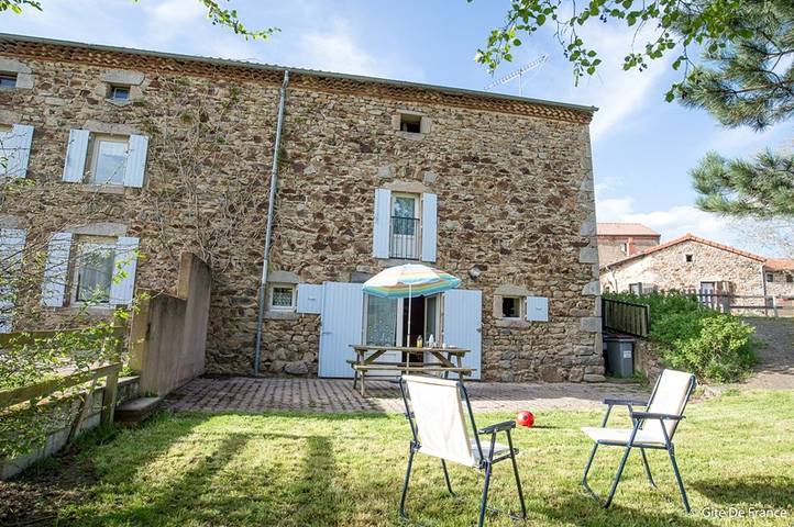 Gîte pour 6 personnes, avec Terrasse ainsi que Jardin et Vue