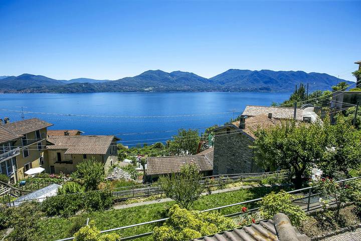 Ferienwohnung für 4 Personen, mit Terrasse und Ausblick sowie Garten und Seeblick, mit Haustier in Lago Maggiore (Piemont) - 2
